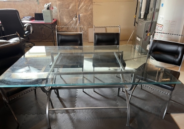 Glass dinning room table with chairs