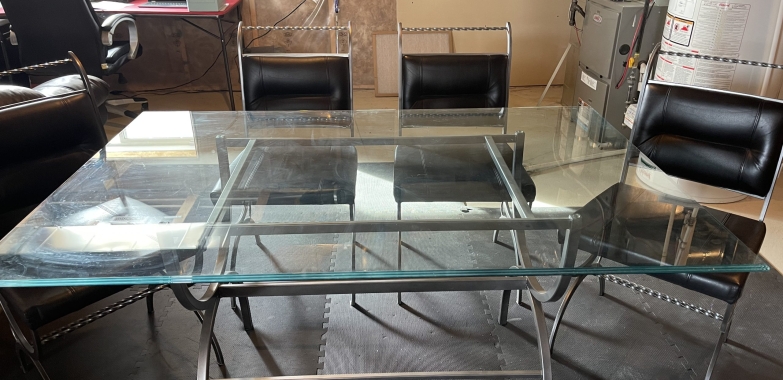Glass dinning room table with chairs