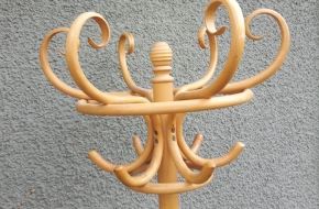 Bentwood coatrack – Thonet