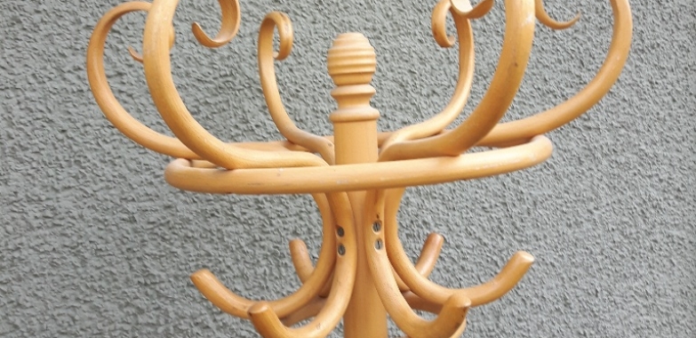 Bentwood coatrack – Thonet