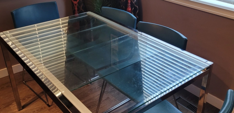 Used Glass Dinning Table Set with 4 chairs $179 in Good condition